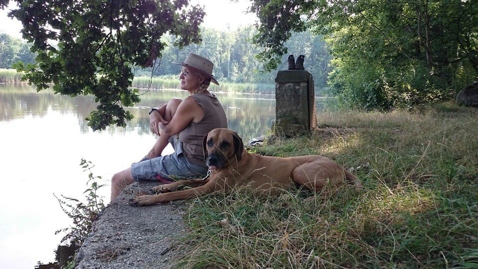 Hundeschule und Tierpsychologie Dresden Iris Bahrke-Schabacker Iris-und-Sienna-am-Fünfhufenteich